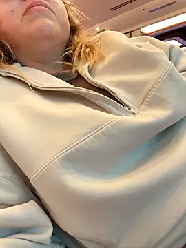 Blueskiiis3 online show from 10-05-25, 02:43