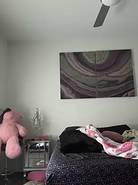 Blueskiiis3 online show from 12-19-25, 02:24