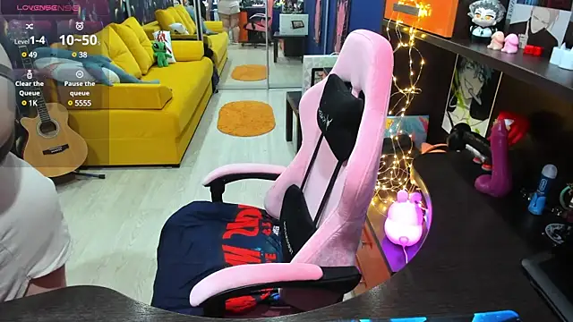 Snapshot of Softie_Sofy chatting on 01-25-25, 02:37 Softie Sofy online show from 01-25-25, 02:37