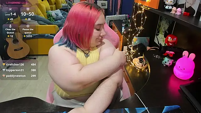 Snapshot of Softie_Sofy chatting on 02-05-25, 08:54 Softie Sofy online show from 02-05-25, 08:54