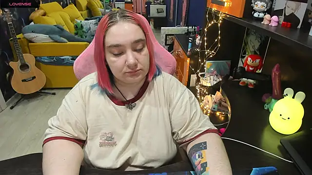 Snapshot of Softie_Sofy chatting on 02-13-25, 02:23 Softie Sofy online show from 02-13-25, 02:23