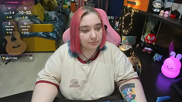 Snapshot of Softie_Sofy chatting on 02-14-25, 02:50 Softie Sofy online show from 02-14-25, 02:50