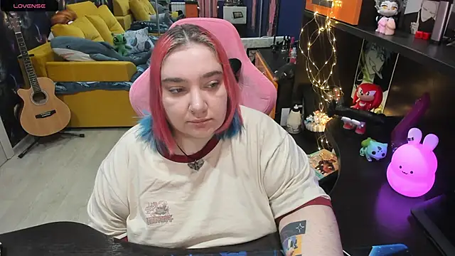 Snapshot of Softie_Sofy chatting on 02-19-25, 02:23 Softie Sofy online show from 02-19-25, 02:23