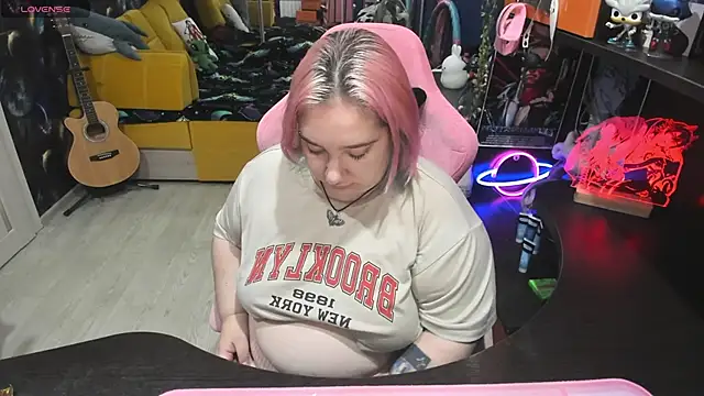 Snapshot of Softie_Sofy chatting on 09-10-25, 01:38 Softie Sofy online show from 09-10-25, 01:38