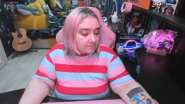 Snapshot of Softie_Sofy chatting on 09-26-25, 02:48 Softie Sofy online show from 09-26-25, 02:48