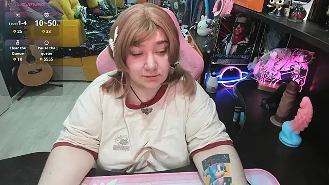 Snapshot of Softie_Sofy chatting on 09-27-25, 02:38 Softie Sofy online show from 09-27-25, 02:38