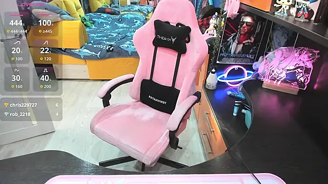 Snapshot of Softie_Sofy chatting on 10-17-25, 02:26 Softie Sofy online show from 10-17-25, 02:26