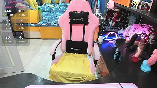 Snapshot of Softie_Sofy chatting on 10-24-25, 02:30 Softie Sofy online show from 10-24-25, 02:30