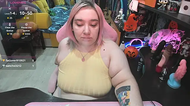 Snapshot of Softie_Sofy chatting on 10-25-25, 02:52 Softie Sofy online show from 10-25-25, 02:52