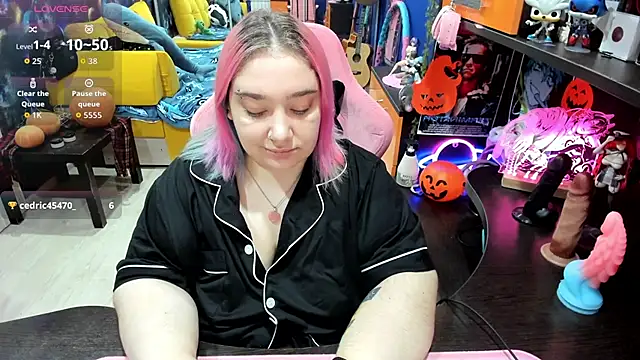 Snapshot of Softie_Sofy chatting on 10-30-25, 02:24 Softie Sofy online show from 10-30-25, 02:24