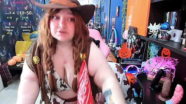 Snapshot of Softie_Sofy chatting on 10-31-25, 02:45 Softie Sofy online show from 10-31-25, 02:45