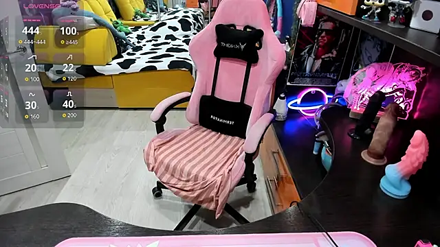 Snapshot of Softie_Sofy chatting on 11-08-25, 12:44 Softie Sofy online show from 11-08-25, 12:44