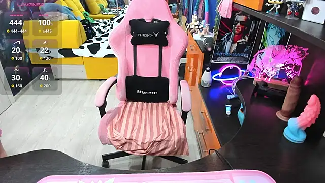 Snapshot of Softie_Sofy chatting on 11-14-25, 02:21 Softie Sofy online show from 11-14-25, 02:21