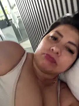 Snapshot of natural_bigboobs chatting on 03-11-25, 12:28 natural bigboobs online show from 03-11-25, 12:28