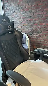 Snapshot of natural_bigboobs chatting on 03-13-25, 08:11 natural bigboobs online show from 03-13-25, 08:11