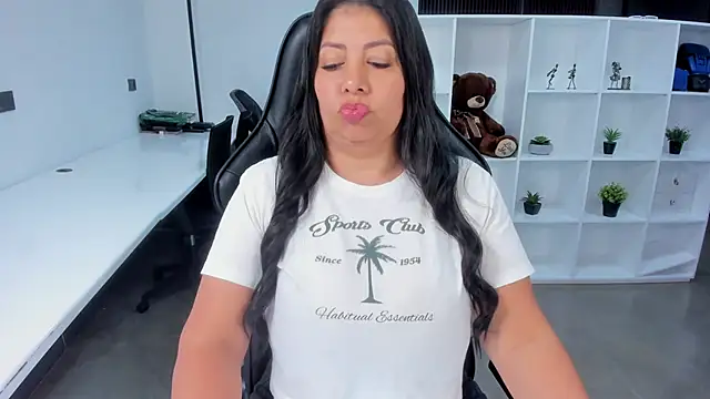 Snapshot of natural_bigboobs chatting on 11-29-25, 07:28 natural bigboobs online show from 11-29-25, 07:28