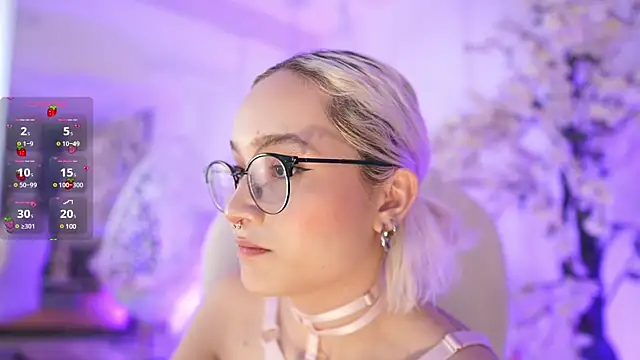 Snapshot of DalahiaRush chatting on 02-04-25, 02:43 DalahiaRush online show from 02-04-25, 02:43