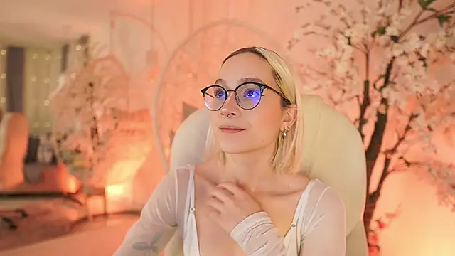 Snapshot of DalahiaRush chatting on 02-08-25, 11:33 DalahiaRush online show from 02-08-25, 11:33