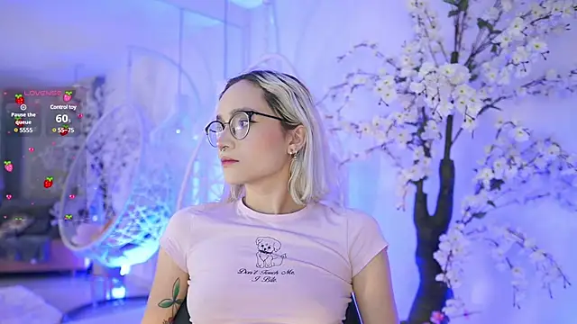 Snapshot of DalahiaRush chatting on 03-19-25, 11:39 DalahiaRush online show from 03-19-25, 11:39