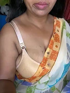 Snapshot of Anushka_21 chatting on 06-16-26, 04:04 Anushka 21 online show from 06-16-26, 04:04