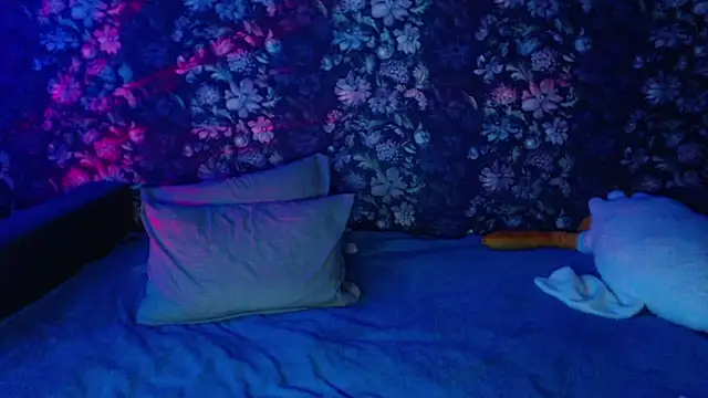 ViollinaLove online show from 11-18-25, 10:03