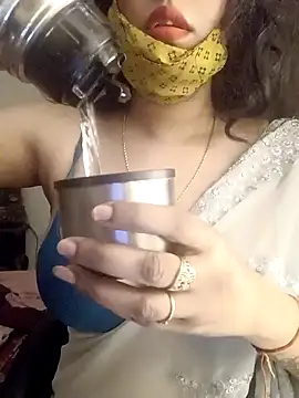 Snapshot of Lavanya_Shah chatting on 01-08-25, 02:35 Lavanya Shah online show from 01-08-25, 02:35