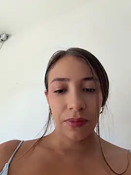 Snapshot of Hall_16 chatting on 06-18-26, 04:44 Hall 16 online show from 06-18-26, 04:44