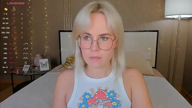 Snapshot of bellatip chatting on 09-19-25, 12:34 bellatip online show from 09-19-25, 12:34