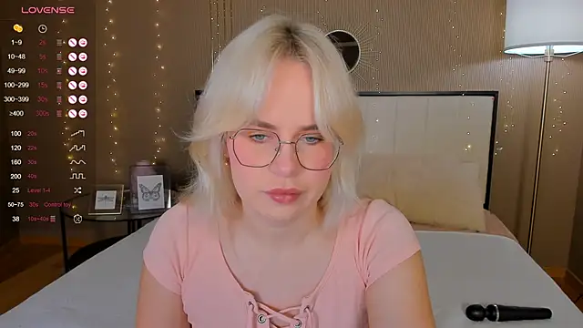 Snapshot of bellatip chatting on 10-05-25, 12:53 bellatip online show from 10-05-25, 12:53