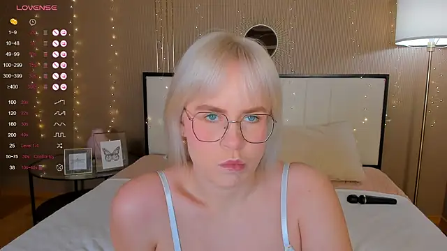 Snapshot of bellatip chatting on 10-18-25, 12:57 bellatip online show from 10-18-25, 12:57