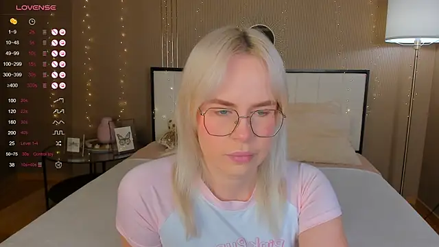 Snapshot of bellatip chatting on 11-07-25, 12:43 bellatip online show from 11-07-25, 12:43