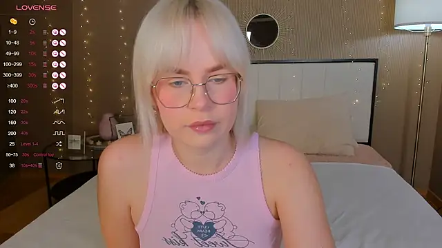 Snapshot of bellatip chatting on 11-08-25, 12:44 bellatip online show from 11-08-25, 12:44