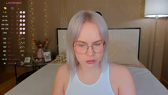 Snapshot of bellatip chatting on 11-22-25, 12:42 bellatip online show from 11-22-25, 12:42