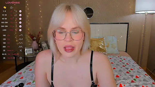 Snapshot of bellatip chatting on 12-14-25, 12:49 bellatip online show from 12-14-25, 12:49