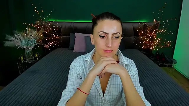 Rebecca Diamond online show from 02-06-25, 03:52