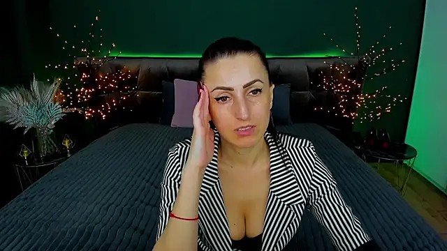 Rebecca Diamond online show from 03-18-25, 09:42