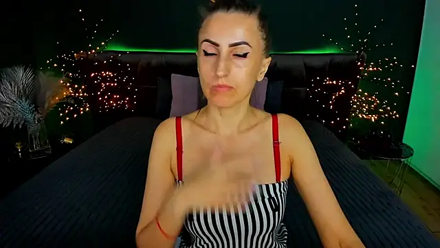 Snapshot of Rebecca_Diamond chatting on 09-22-25, 05:31 Rebecca Diamond online show from 09-22-25, 05:31