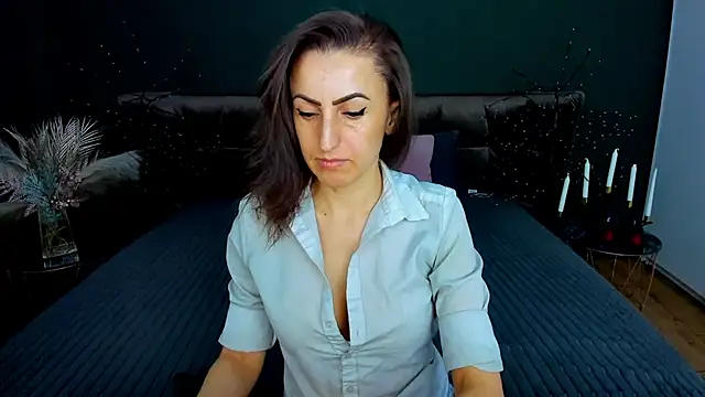 Snapshot of Rebecca_Diamond chatting on 02-17-26, 06:32 Rebecca Diamond online show from 02-17-26, 06:32