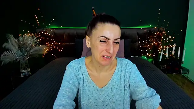 Snapshot of Rebecca_Diamond chatting on 02-24-26, 06:44 Rebecca Diamond online show from 02-24-26, 06:44