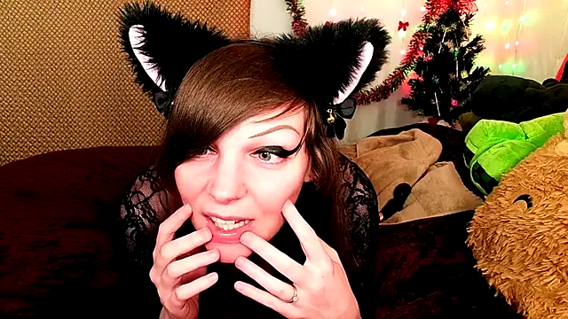 GamerGirlRoxyAndLee online show from 12-29-24, 04:16