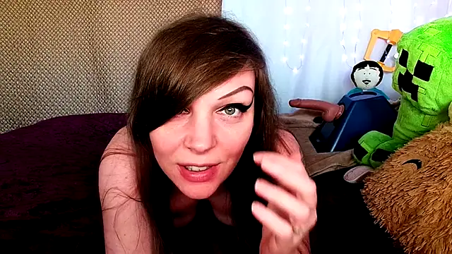 GamerGirlRoxyAndLee online show from 01-18-25, 10:06