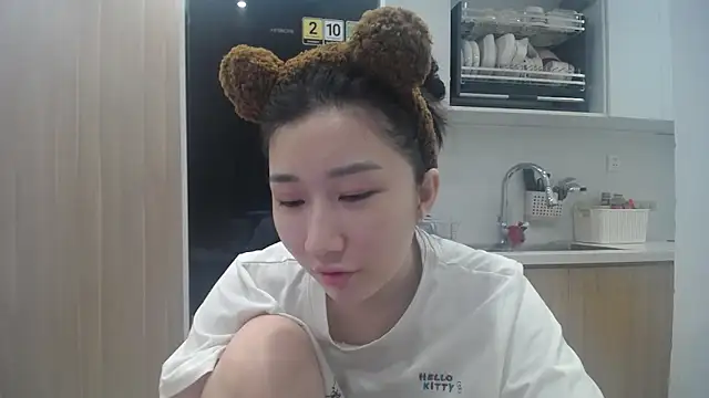 Snapshot of Asiagirll chatting on 06-16-26, 03:14 Asiagirll online show from 06-16-26, 03:14