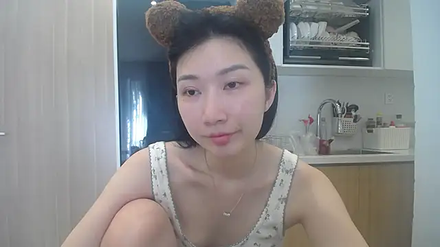 Snapshot of Asiagirll chatting on 07-13-26, 12:57 Asiagirll online show from 07-13-26, 12:57