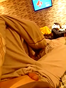 Snapshot of Rolandxxxr chatting on 01-17-26, 08:12 Rolandxxxr online show from 01-17-26, 08:12