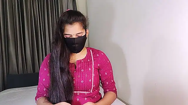 Snapshot of YourLovelyQueen chatting on 01-25-25, 04:23 YourLovelyQueen online show from 01-25-25, 04:23