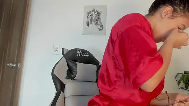 Hanna Risso online show from 11-14-25, 07:12