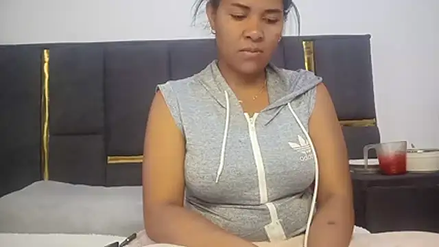 Snapshot of aleixane chatting on 06-08-26, 12:27 aleixane online show from 06-08-26, 12:27