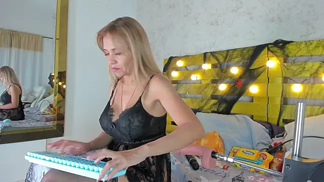 elena mature online show from 10-29-25, 01:02