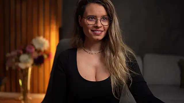 Snapshot of BrandyWhite chatting on 12-04-25, 06:01 BrandyWhite online show from 12-04-25, 06:01