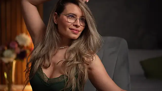 Snapshot of BrandyWhite chatting on 12-15-25, 05:34 BrandyWhite online show from 12-15-25, 05:34